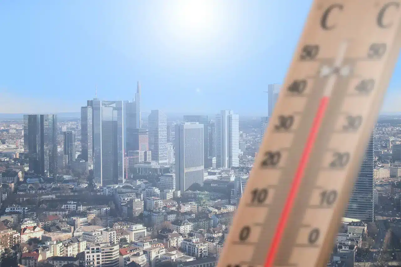 Featured image for “Der Sommer ist da: Denken Sie an den Hitzeschutz Ihrer Beschäftigten!”