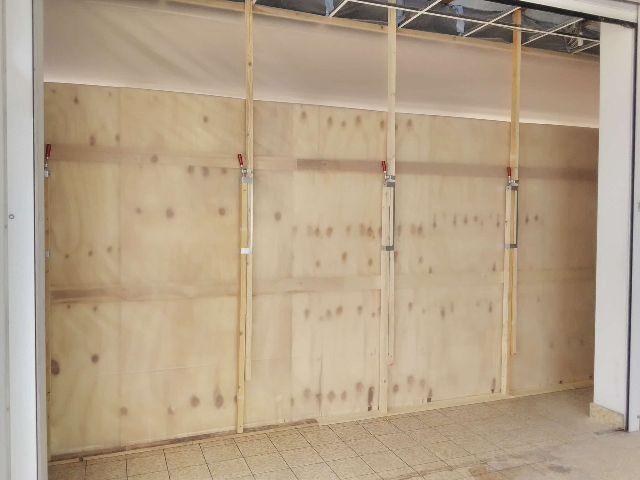 Staubschutzwand Tomjig 1