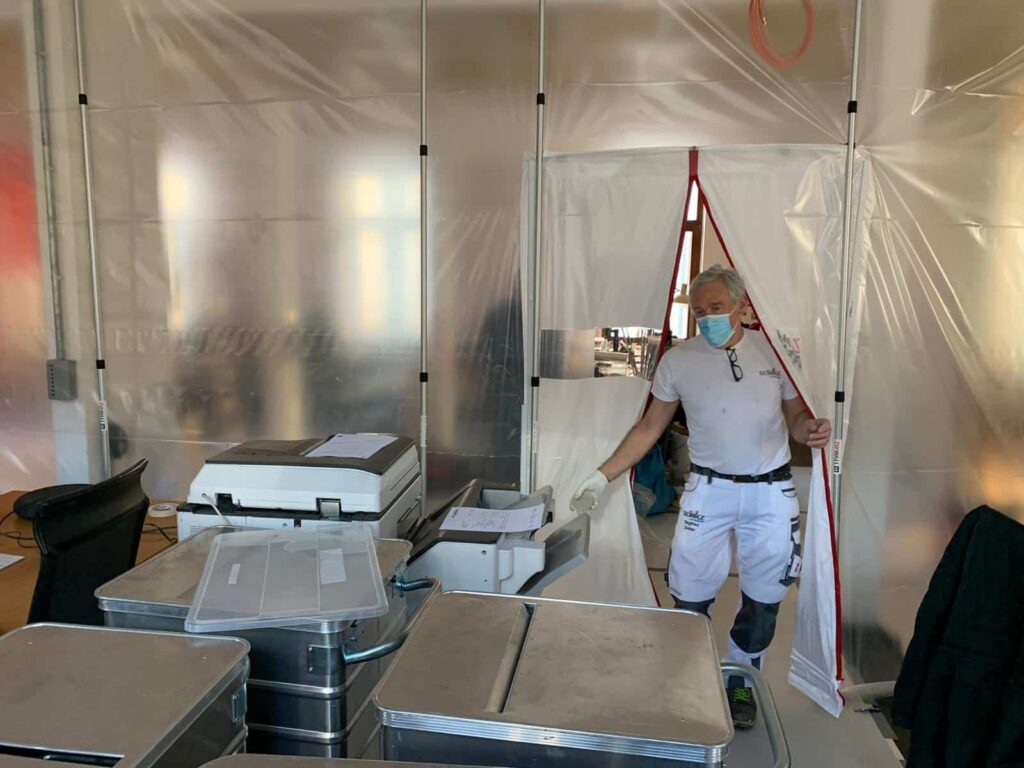 Durchgang Staubschutzwand Einhausung
