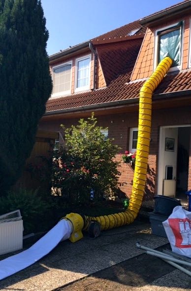 Staubabsaugung S3900 mit Schlauch und Staubfangsack