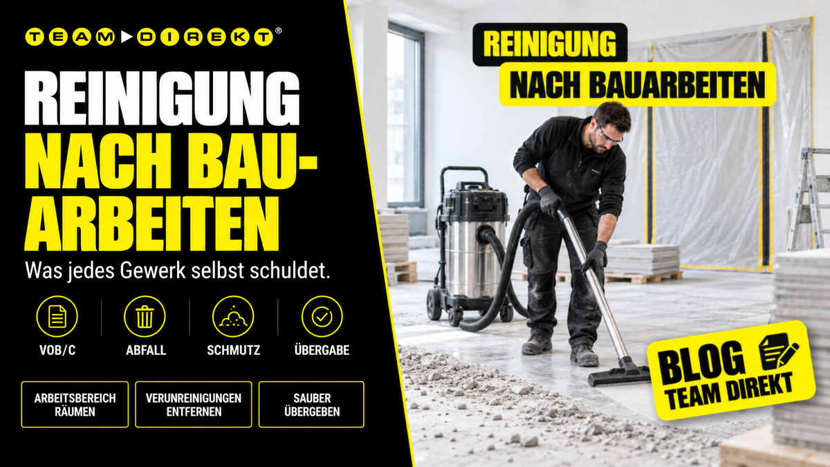 Handwerker saugt mit einem Baustaubsauger Mörtel- und Bauschuttreste vom Rohbetonboden auf, im Hintergrund eine Staubschutzwand aus Folie und gestapelte Platten