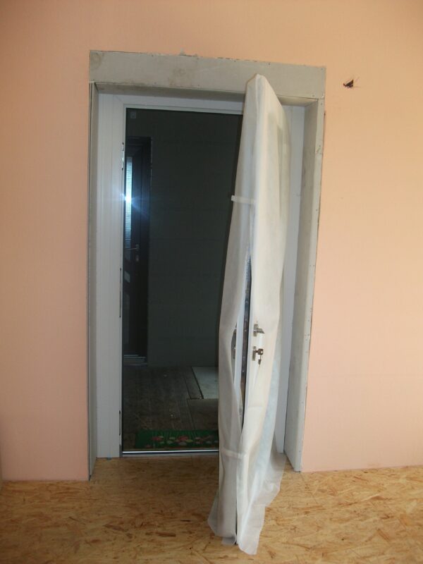 Türflügel Abdeckhaube aus atmungsaktiven PP Vlies 210 x 100 cm
